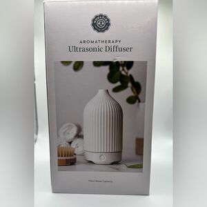 White Ceramic Aromatherapy Diffuser w/Harvest Essential Oil Blends - Never Used